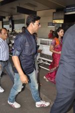 Akshay Kumar leave for Dubai on 7th Nov 2012 (7).JPG